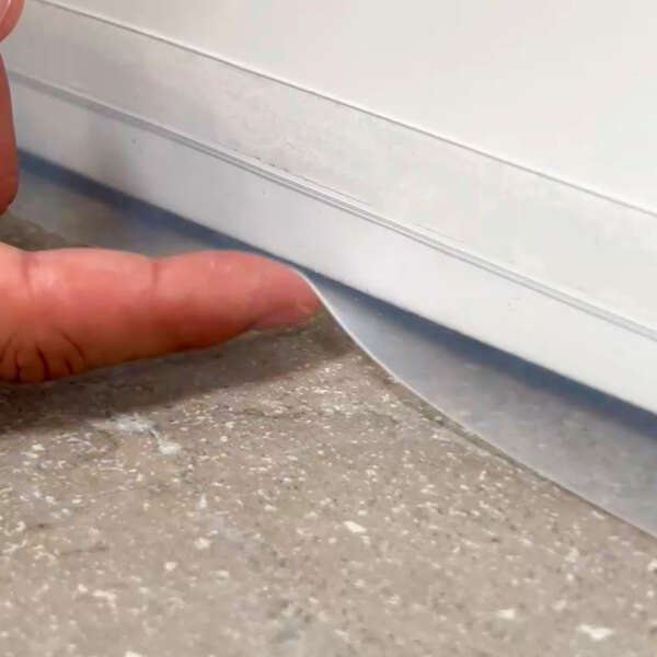 TapeShield™ – Transparentní těsnicí páska pro dveře a okna