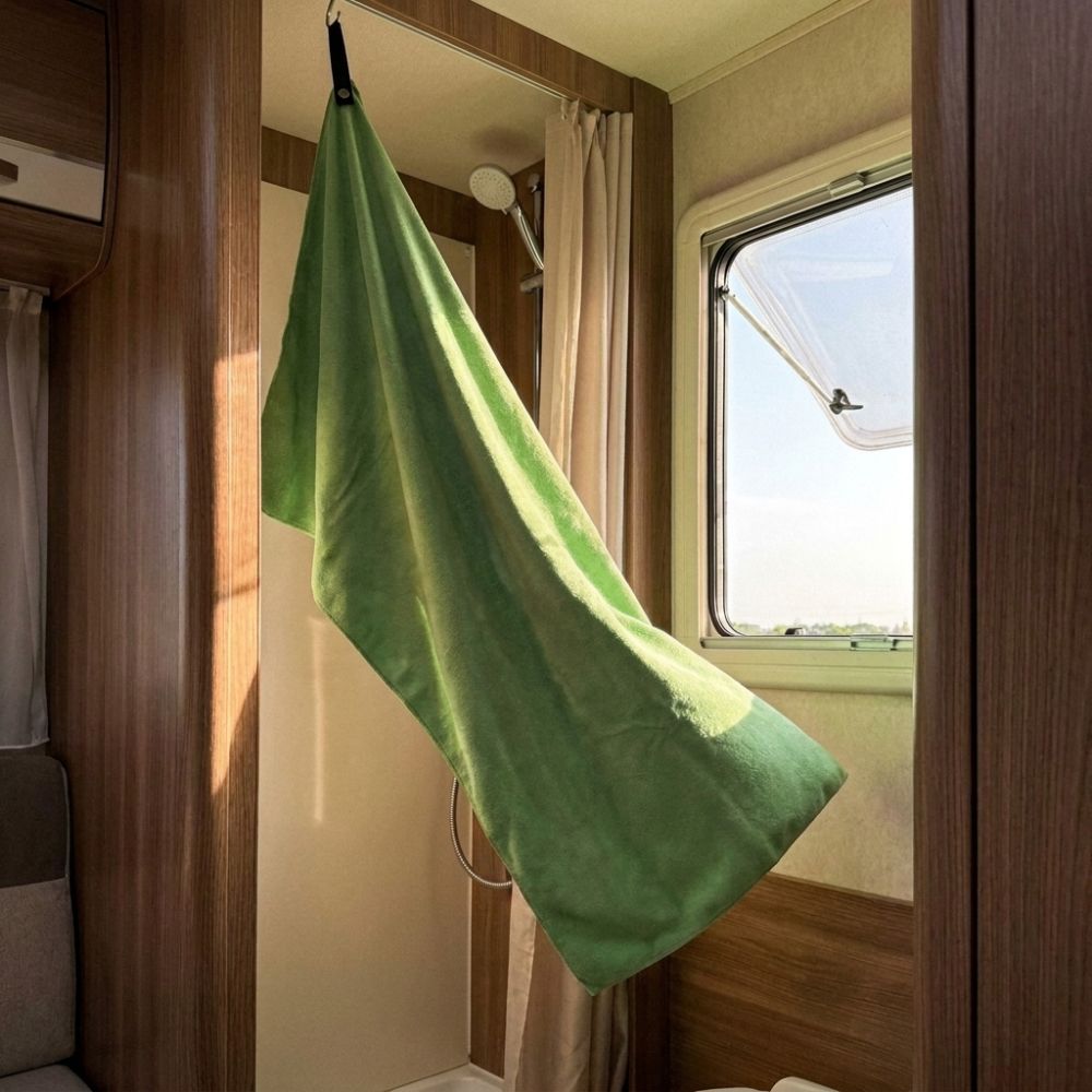 KOMPAKTNÍ RUČNÍK Z MIKROVLÁKNA – AERO TOWEL™