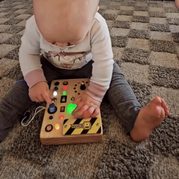 Světlo a Přepínač – dobrodružná deska pro zvídavé dětské hlavičky