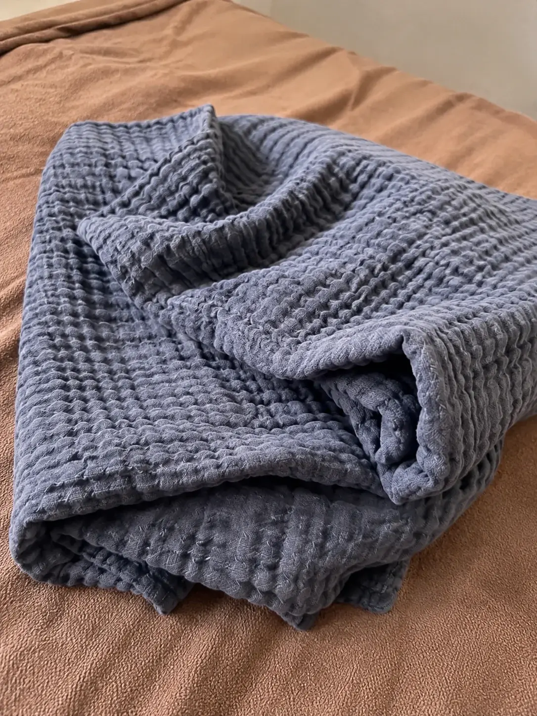 Blue blanket in a cozy living room